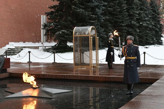 Церемония переноса Вечного огня от Могилы Неизвестного Солдата в Белград