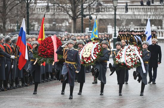 Церемония переноса Вечного огня от Могилы Неизвестного Солдата в Белград