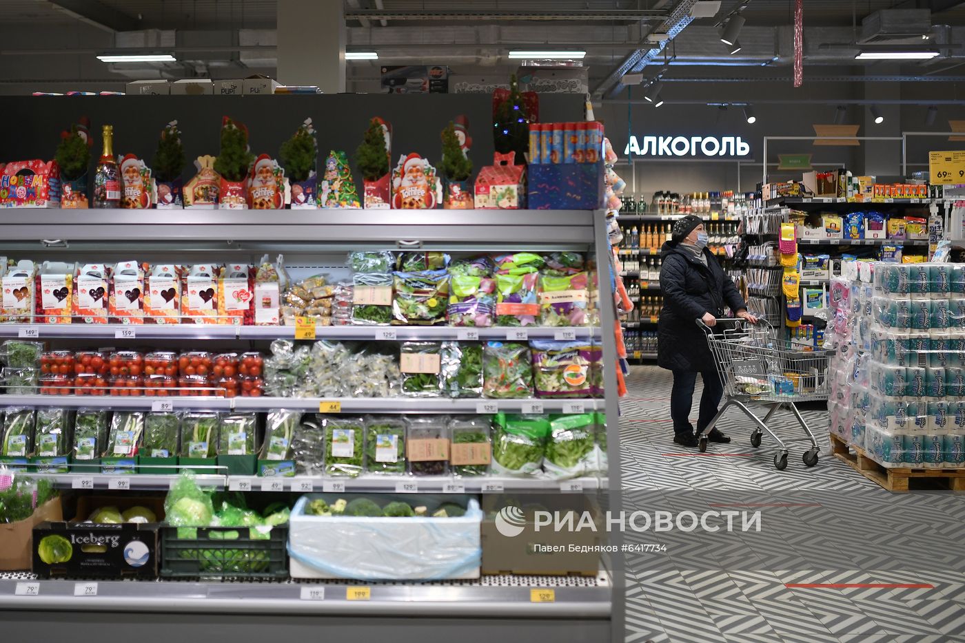 Предновогодняя торговля в магазине "Пятерочка"