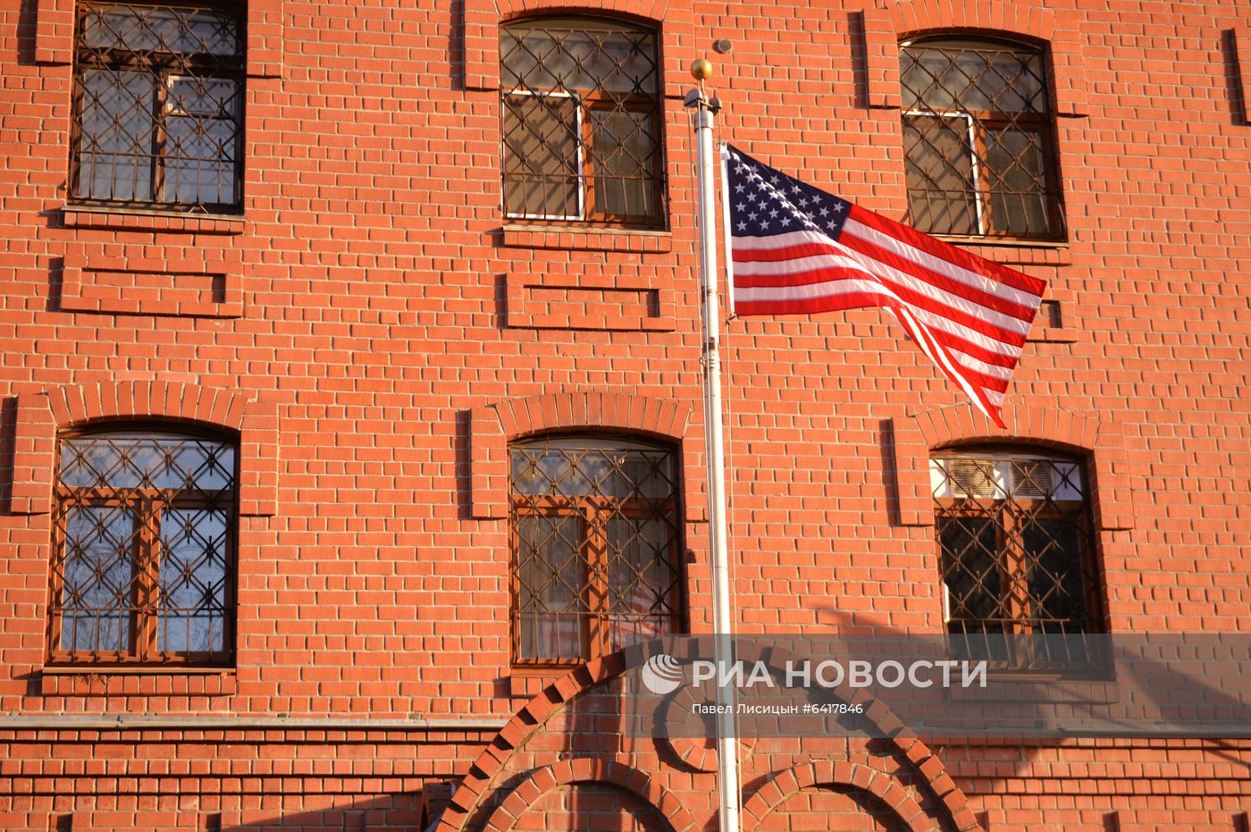 СМИ узнали о возможном закрытии двух консульств США в России