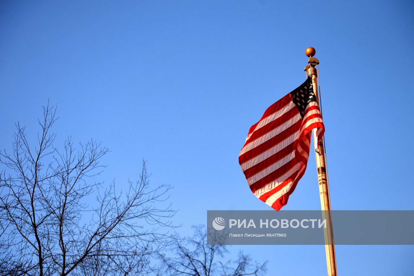 СМИ узнали о возможном закрытии двух консульств США в России