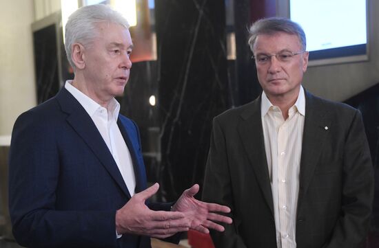 Мэр Москвы С. Собянин осмотрел кинотеатр "Художественный"
