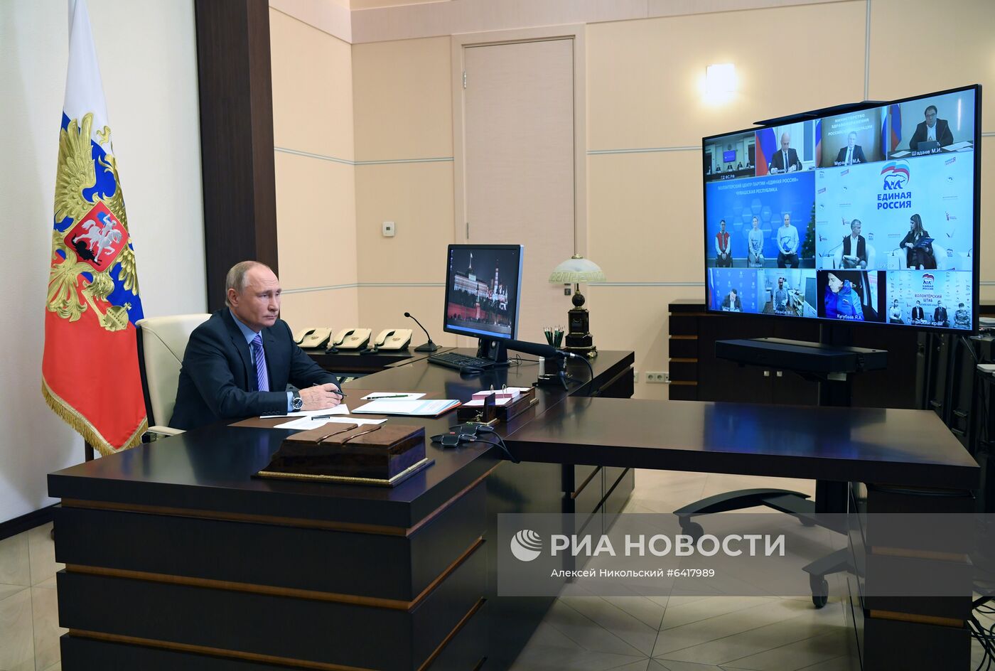 Президент РФ В. Путин принял участие в онлайн-форуме "Единой России"