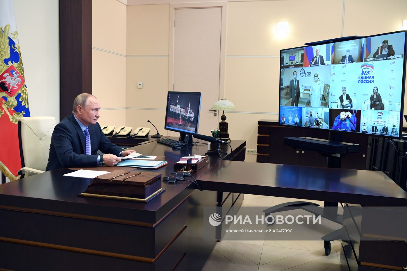 Президент РФ В. Путин принял участие в онлайн-форуме "Единой России"