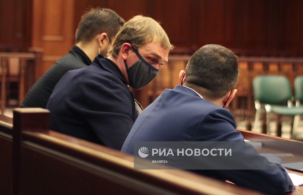 Заседание суда  в отношении экс-полицейских, обвиняемых по делу Голунова