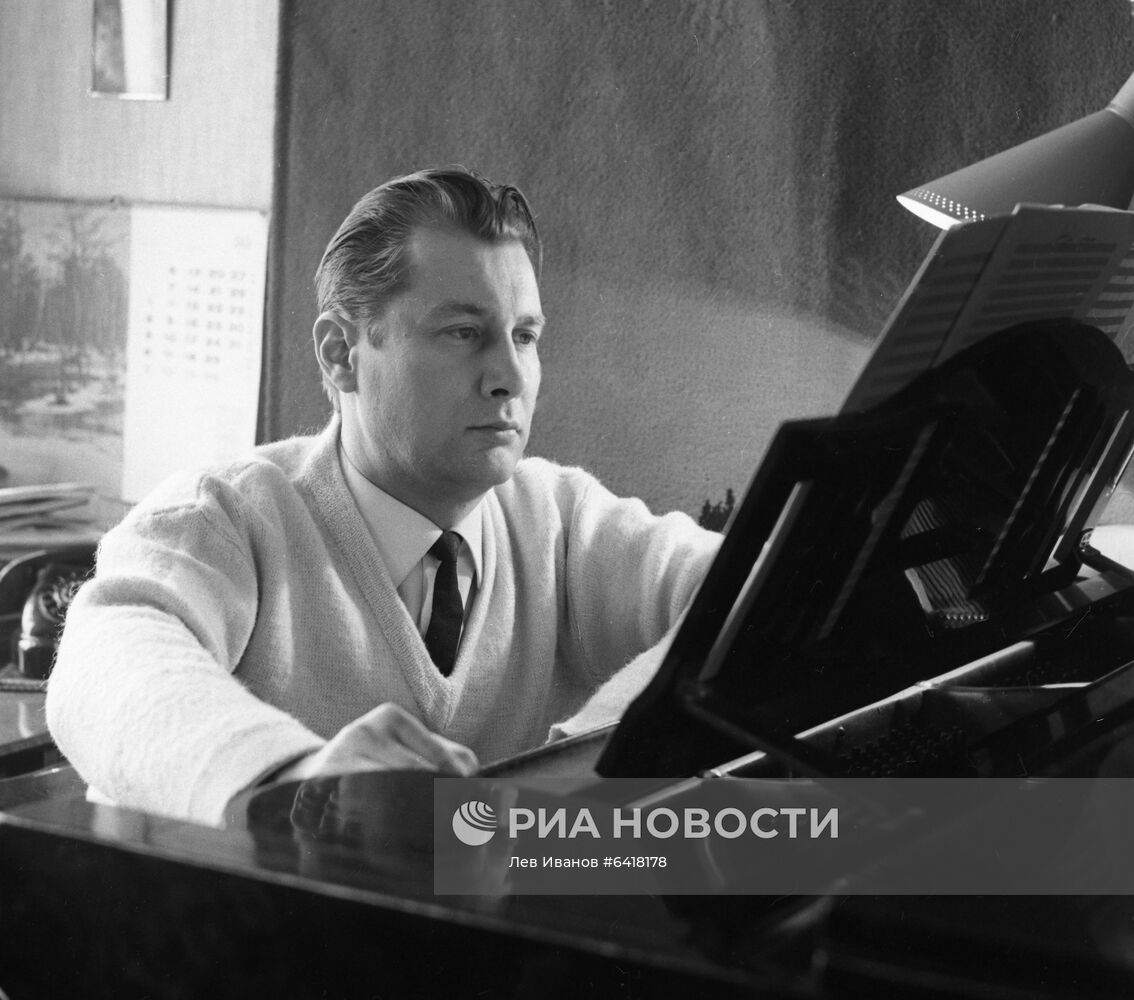 Композитор Андрей Эшпай