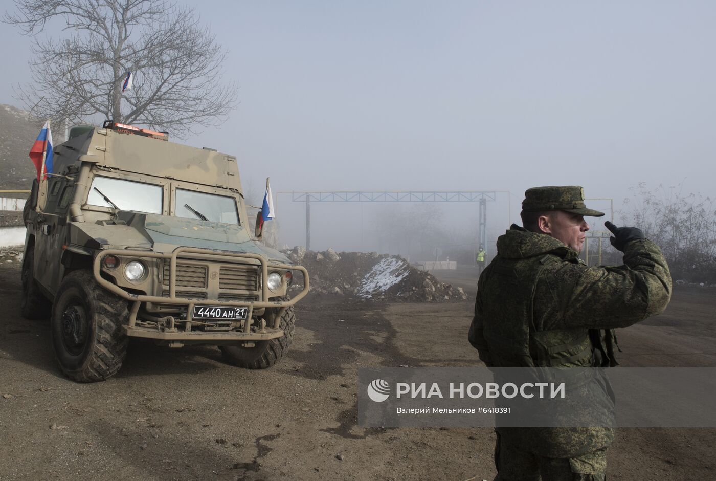 Концерт на блокпосту российских миротворцев в Карабахе