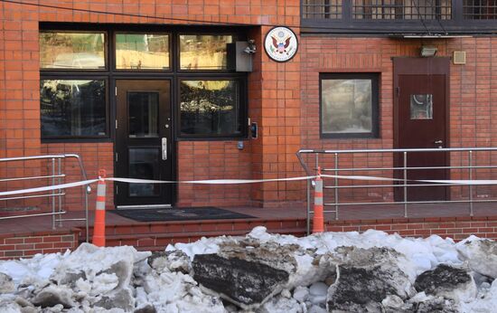 СМИ узнали о возможном закрытии двух консульств США в России