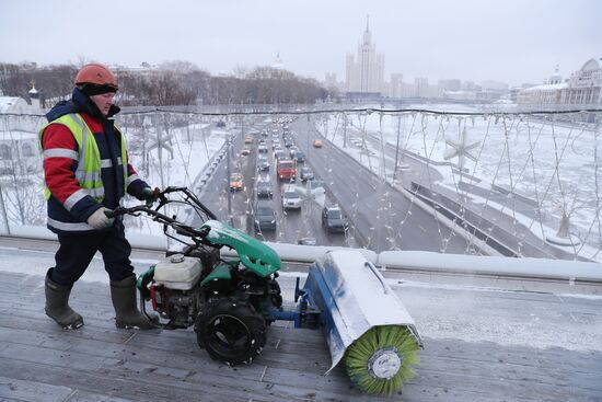 Снег в Москве 