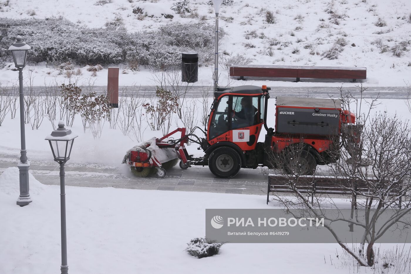 Снег в Москве 