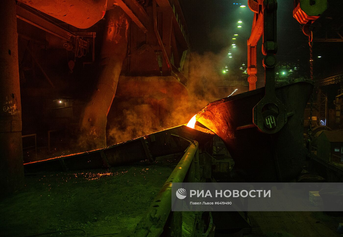 Плавильный цех Кольской ГМК в Никиле