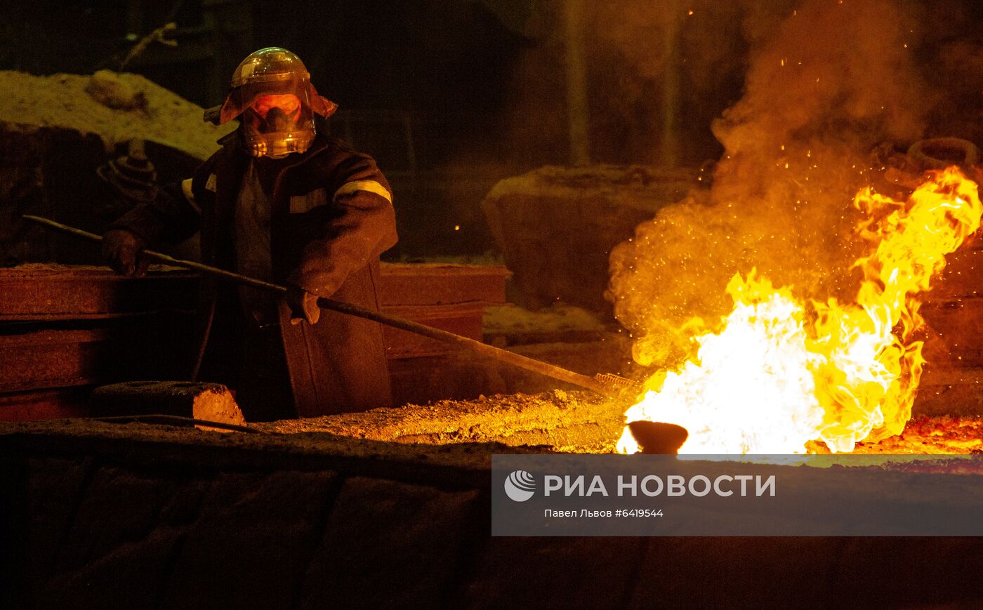 Плавильный цех Кольской ГМК в Никиле