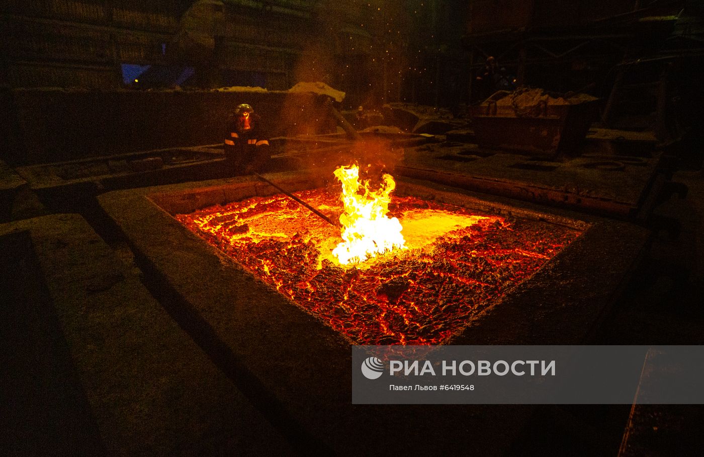 Плавильный цех Кольской ГМК в Никиле