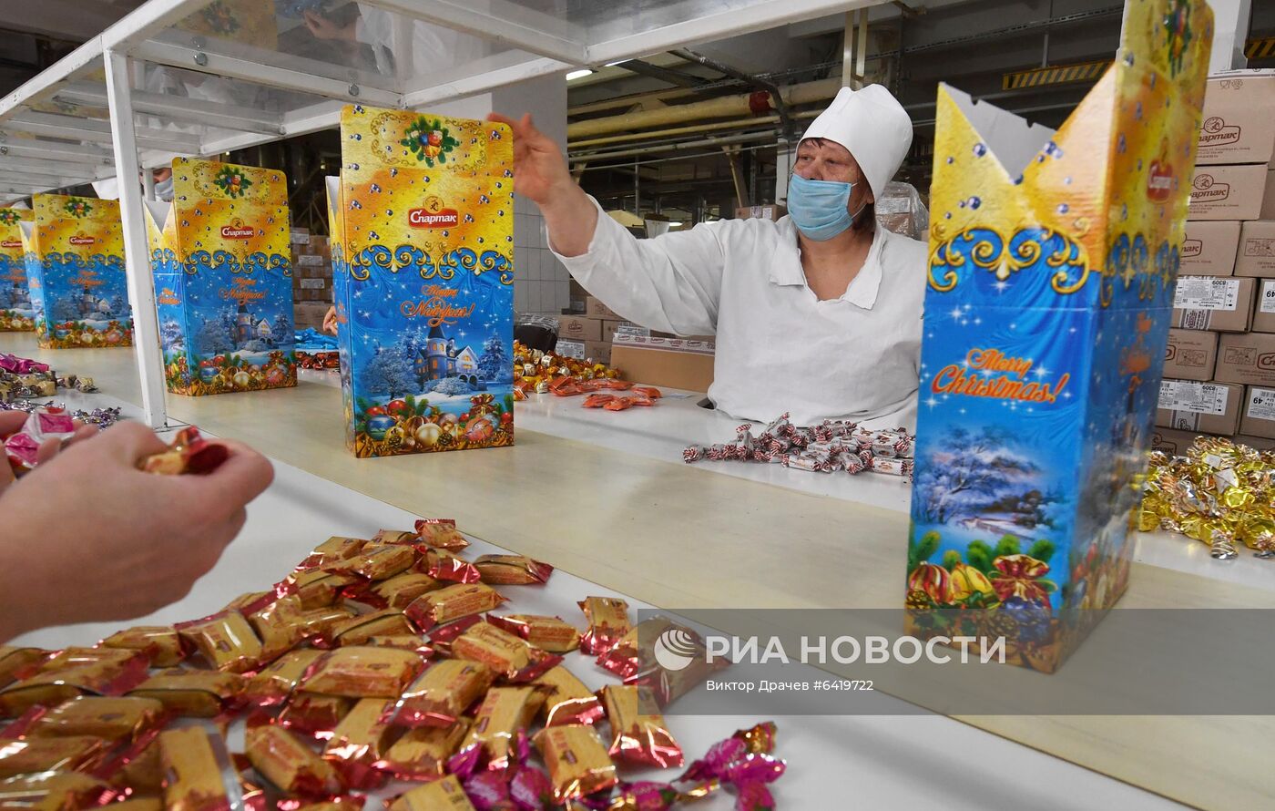 Изготовление детских новогодних подарков