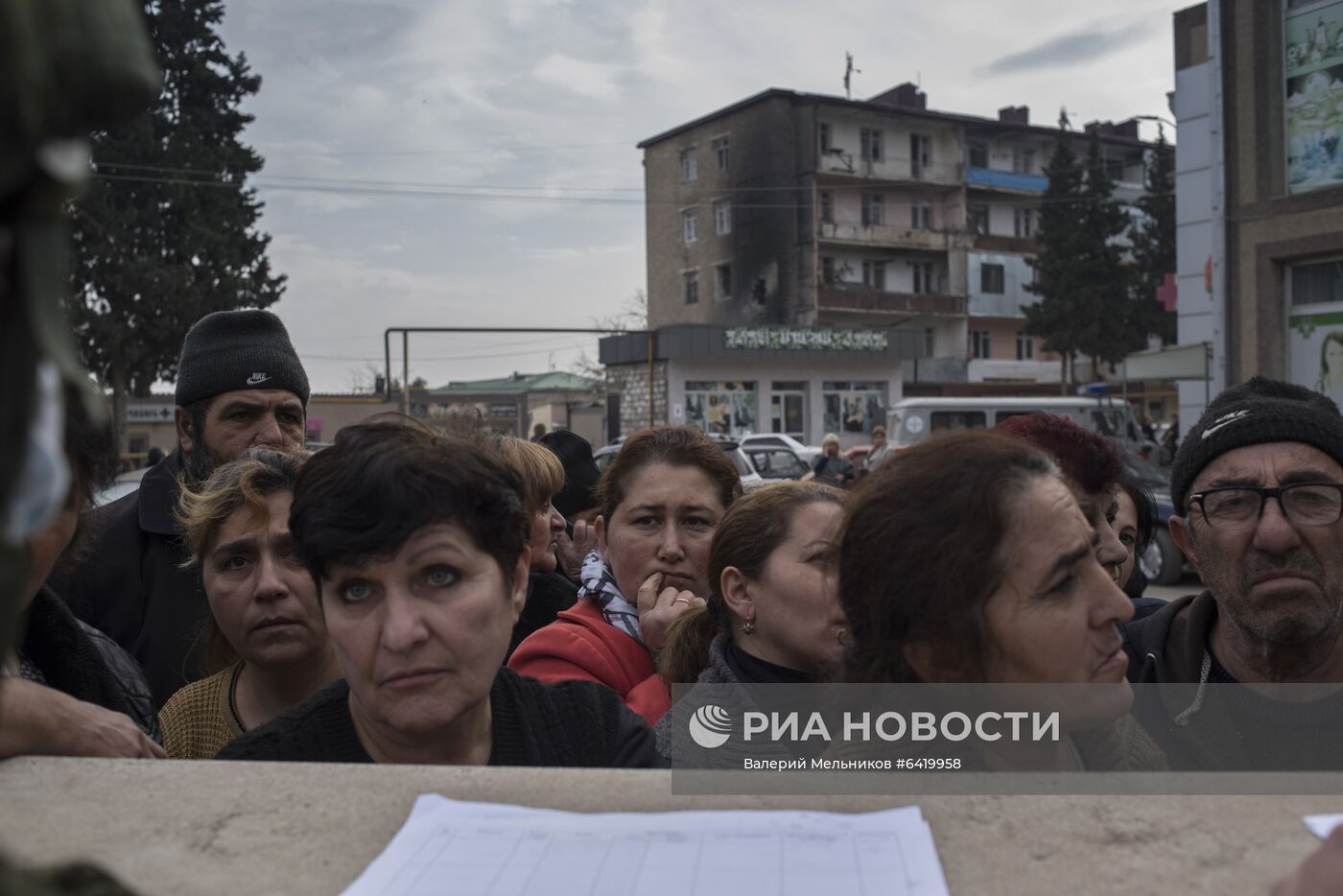 Раздача гуманитарной помощи жителям Мартакерта