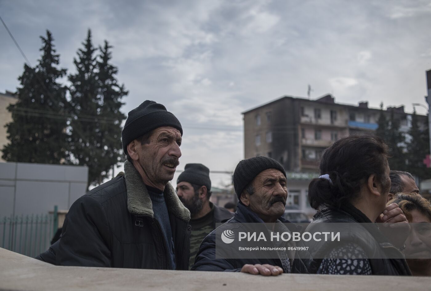 Раздача гуманитарной помощи жителям Мартакерта