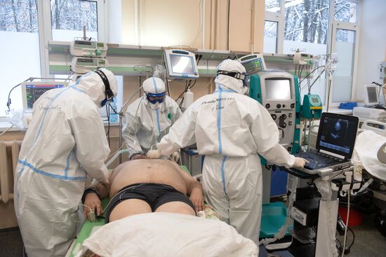 Госпиталь для лечения больных COVID-19 в Тверской областной больнице 