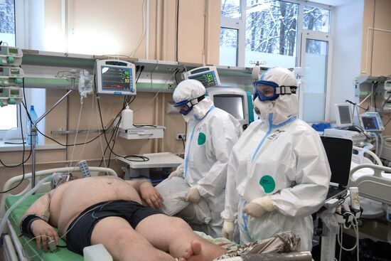 Госпиталь для лечения больных COVID-19 в Тверской областной больнице 