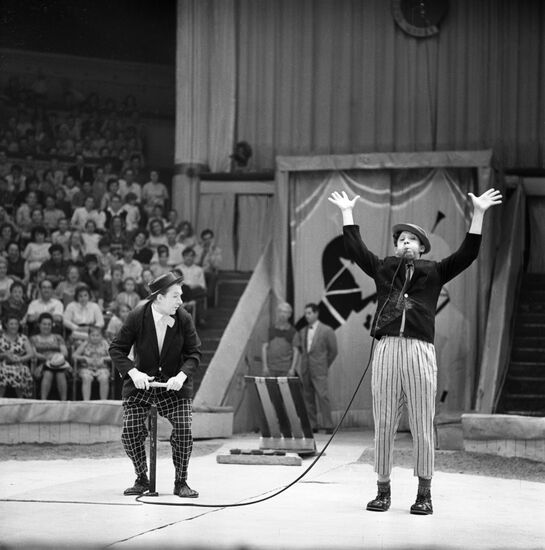 Артисты цирка (клоуны) Юрий Никулин и Михаил Шуйдин