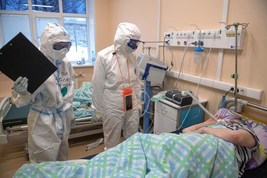 Госпиталь для лечения больных COVID-19 в Тверской областной больнице 