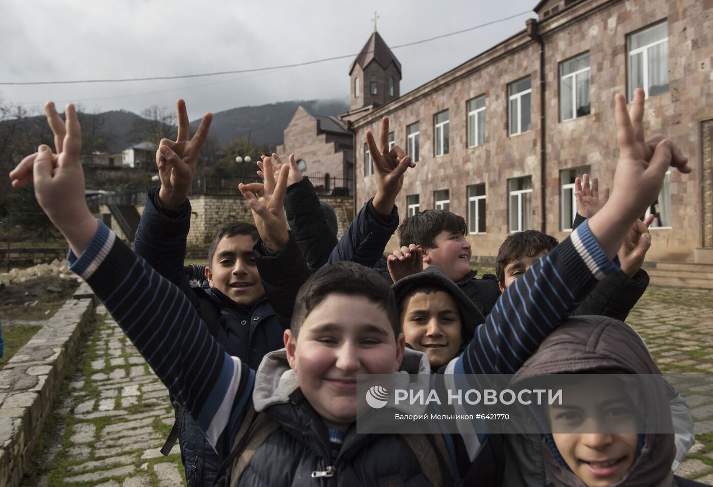 Российские миротворцы провели занятия в школе села Чартар