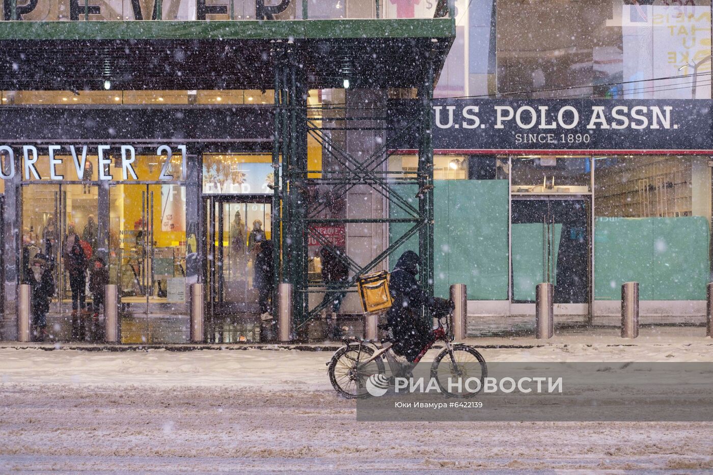 Снегопад в Нью-Йорке