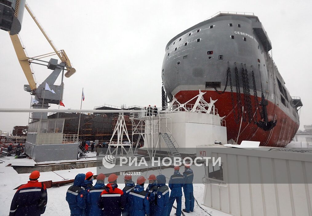 Спуск на воду ЛСП "Северный полюс" в Санкт-Петербурге