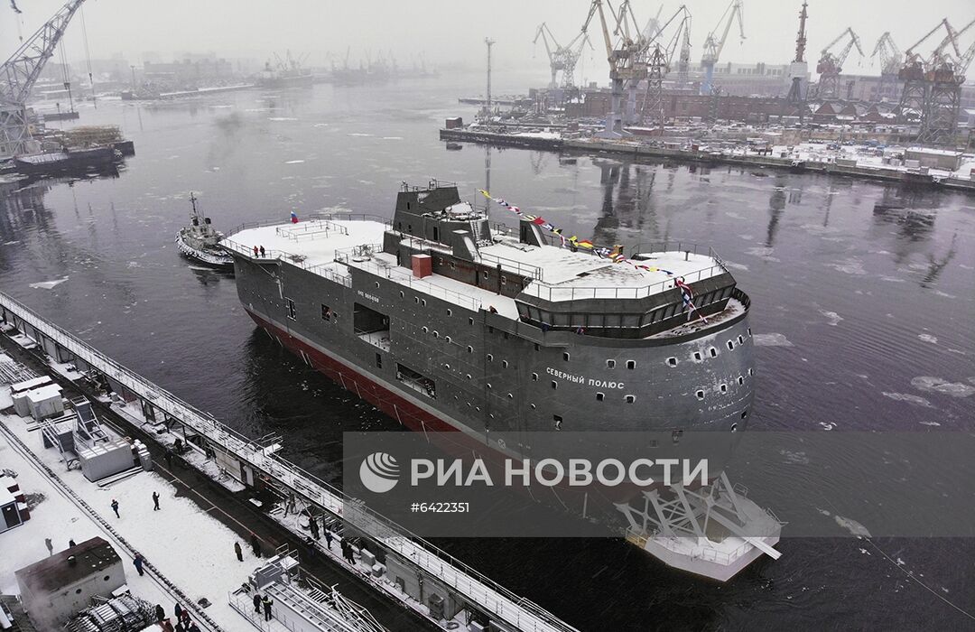 Спуск на воду ЛСП "Северный полюс" в Санкт-Петербурге