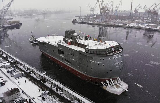 Спуск на воду ЛСП "Северный полюс" в Санкт-Петербурге