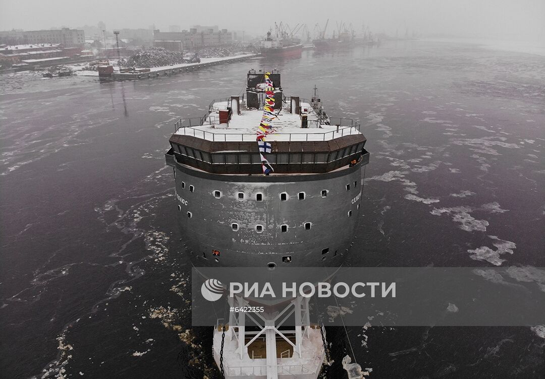 Спуск на воду ЛСП "Северный полюс" в Санкт-Петербурге