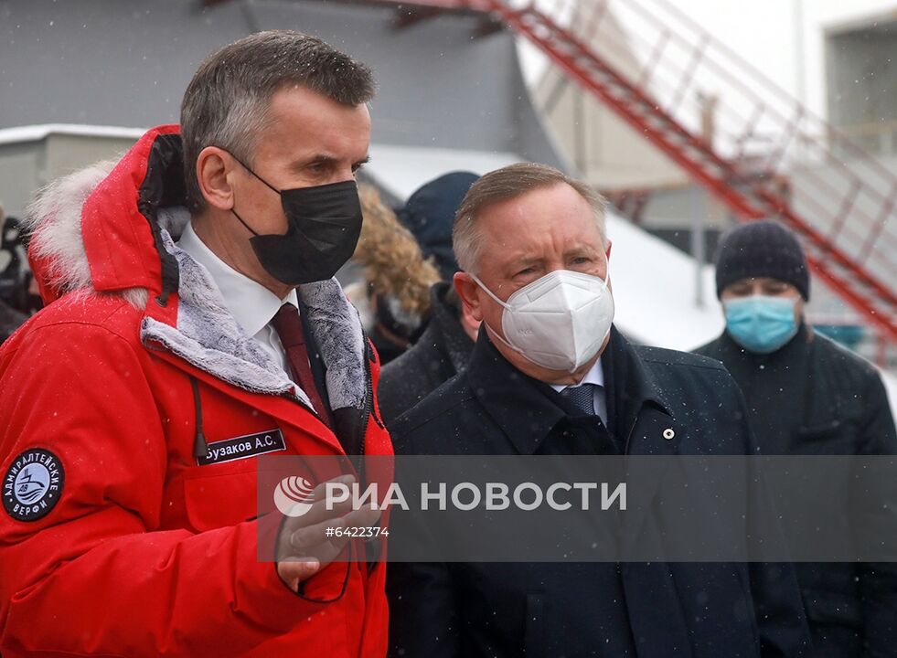 Спуск на воду ЛСП "Северный полюс" в Санкт-Петербурге