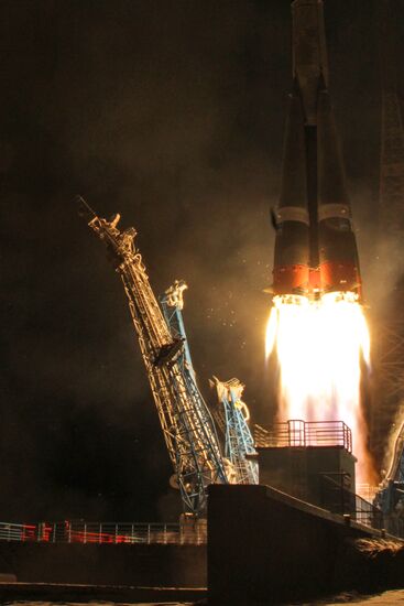 Пуск ракеты-носителя "Союз-2.1б" с космодрома Восточный