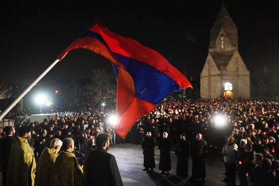 Факельное шествие в Ереване в память о погибших в Нагорном Карабахе