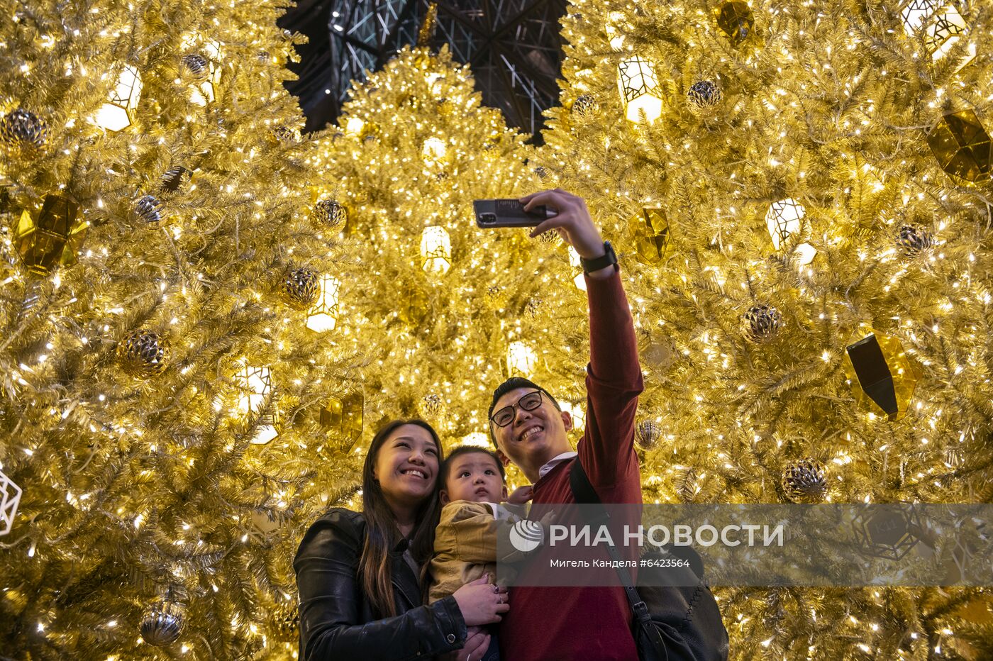 Подготовка к Рождеству в Гонконге