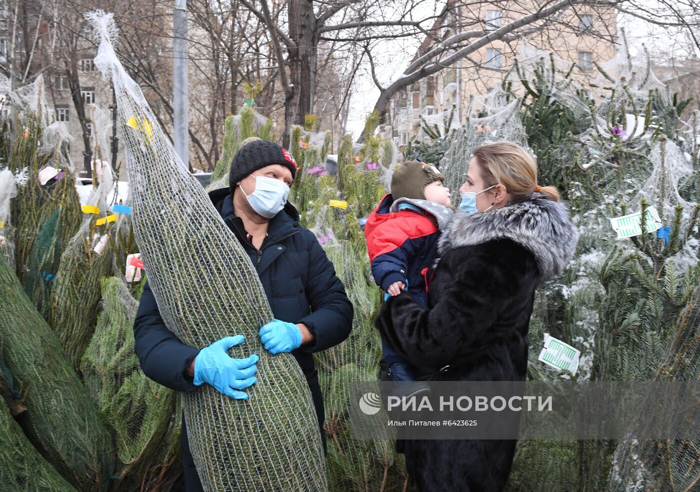 Открытие елочных базаров в Москве 