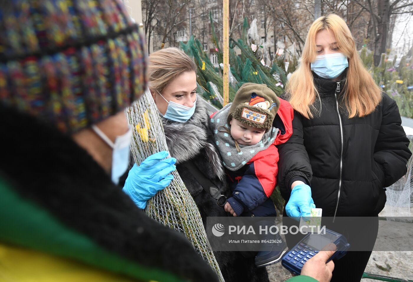 Открытие елочных базаров в Москве 