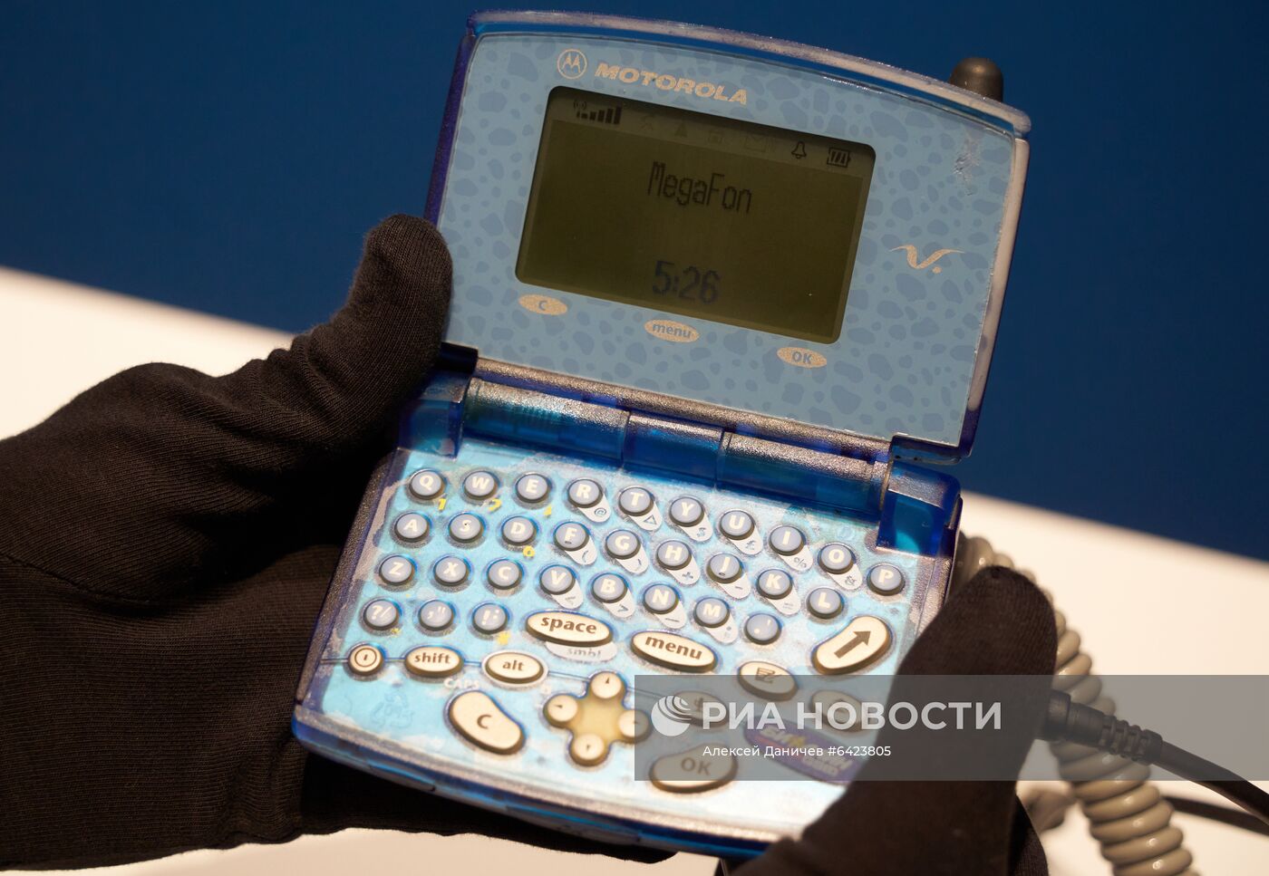 Выставка ретро-мобильных телефонов "Яндекс.Маркет"