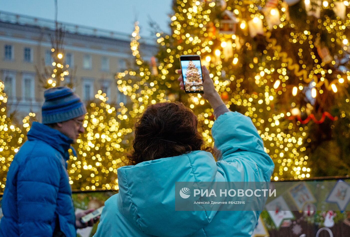 Ёлка на Дворцовой площади в Санкт-Петербурге