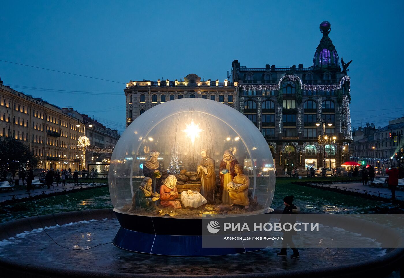 Ёлка на Дворцовой площади в Санкт-Петербурге