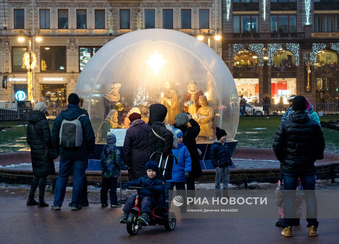 Ёлка на Дворцовой площади в Санкт-Петербурге