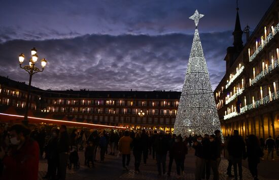 Подготовка к Рождеству в Мадриде