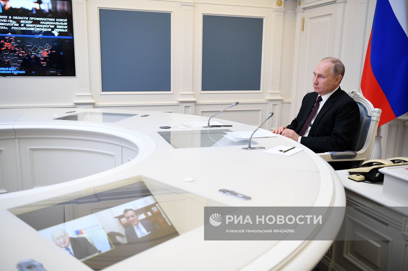 Президент РФ В. Путин провел видеоконференцию о сотрудничестве в области профилактики коронавирусной инфекции