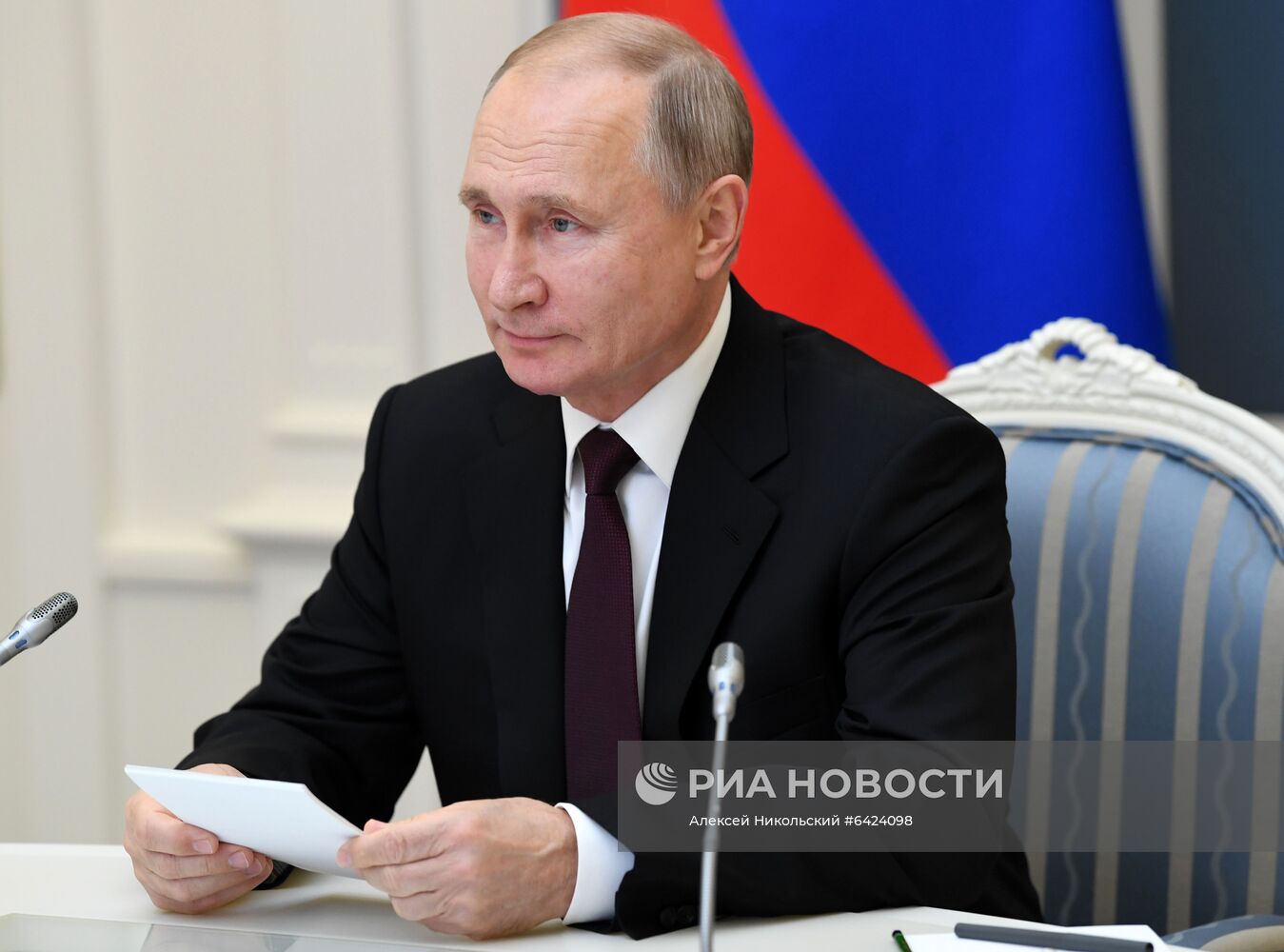 Президент РФ В. Путин провел видеоконференцию о сотрудничестве в области профилактики коронавирусной инфекции