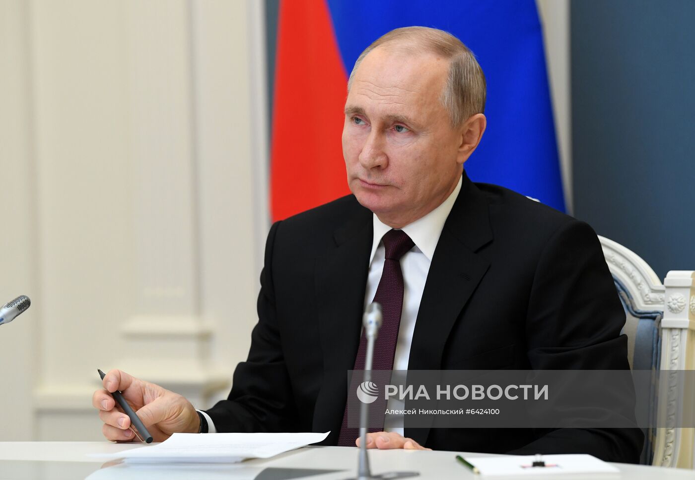 Президент РФ В. Путин провел видеоконференцию о сотрудничестве в области профилактики коронавирусной инфекции