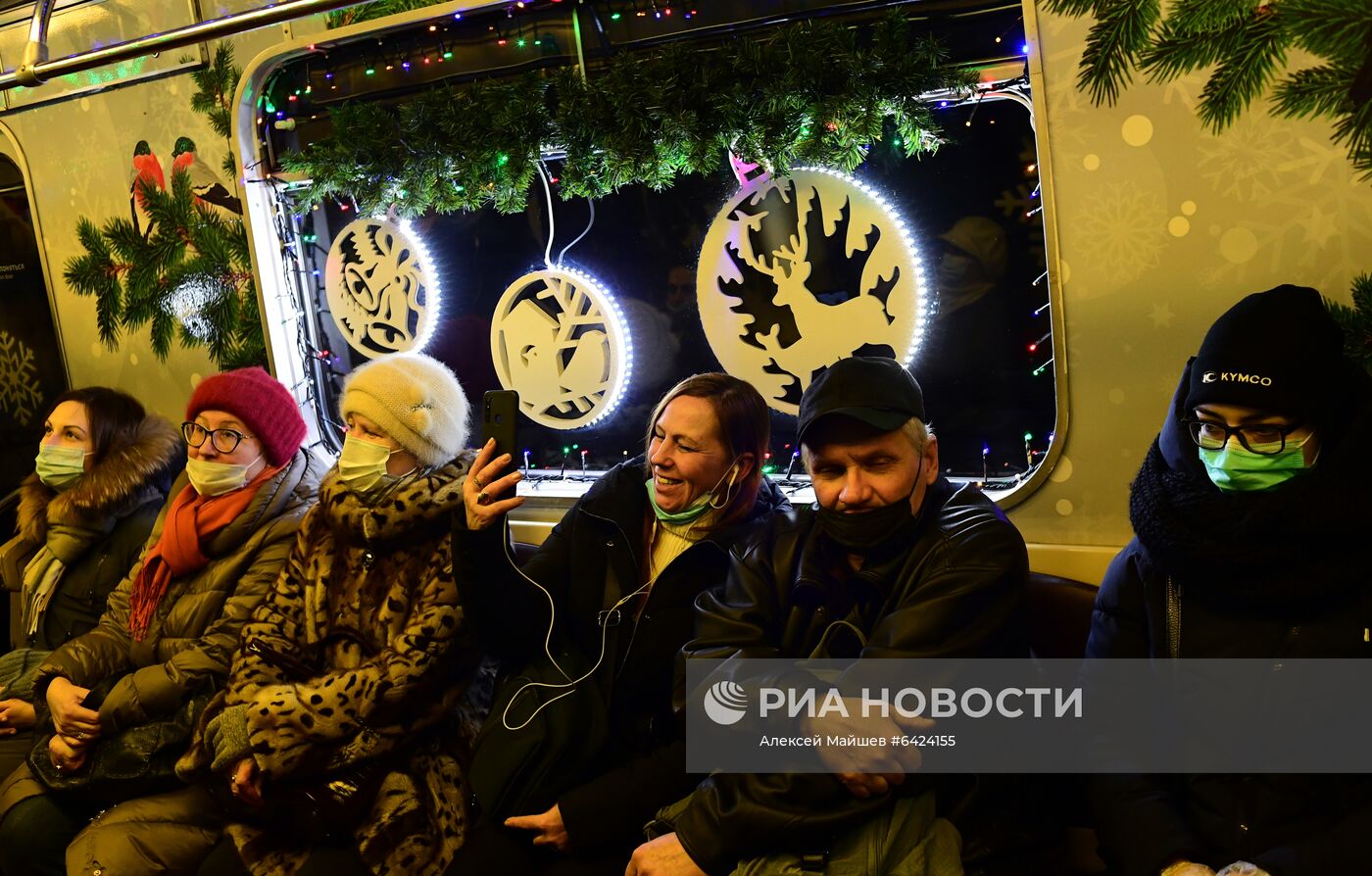 Новогодний поезд запустили в московском метро