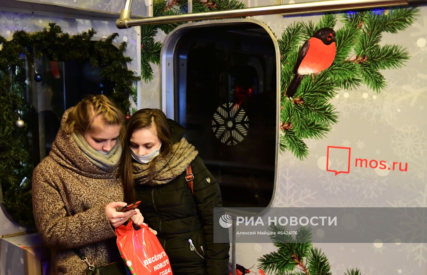 Новогодний поезд запустили в московском метро