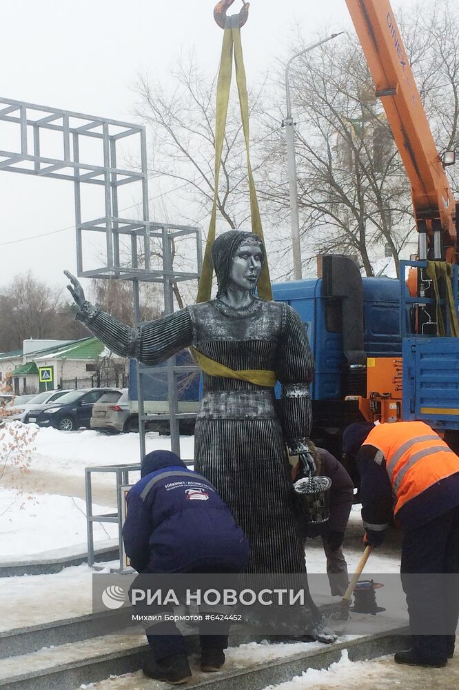 Демонтаж памятника Аленке в Нововоронеже