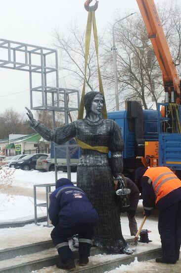 Демонтаж памятника Аленке в Нововоронеже