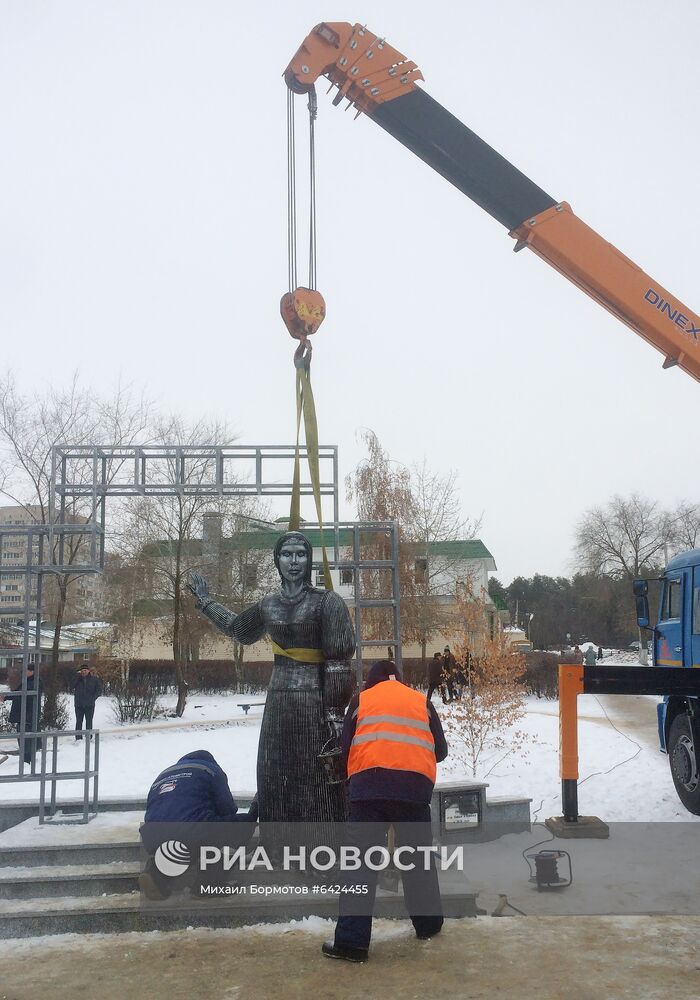 Демонтаж памятника Аленке в Нововоронеже