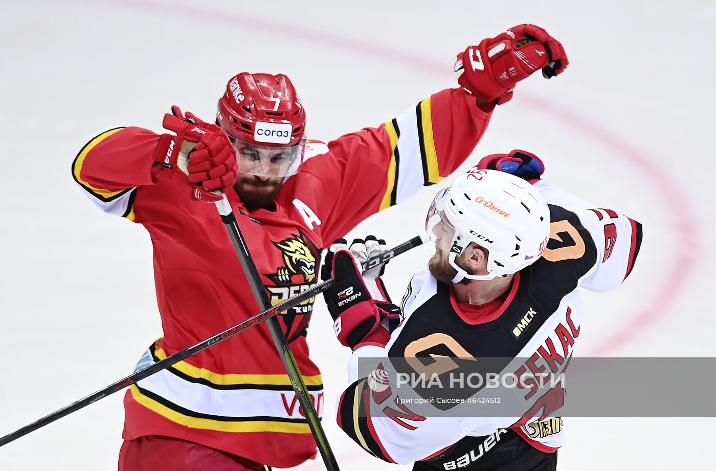 Хоккей. КХЛ. Матч "Куньлунь" – "Авангард"